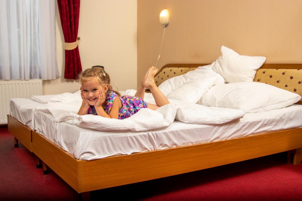 Hotel Imperial Gyogyszallo Es Gyogyfurdo Кишкёрёш Экстерьер фото