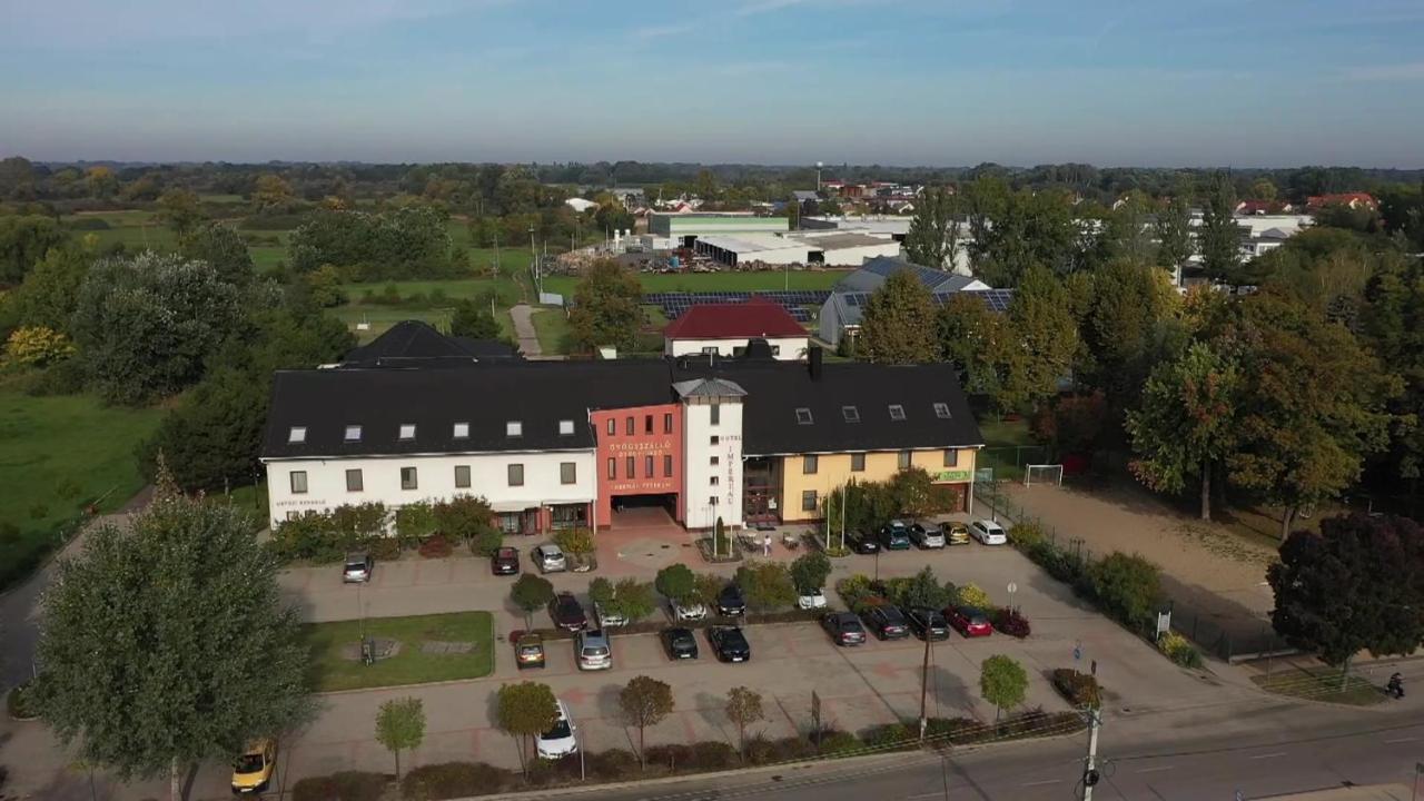 Hotel Imperial Gyogyszallo Es Gyogyfurdo Кишкёрёш Экстерьер фото